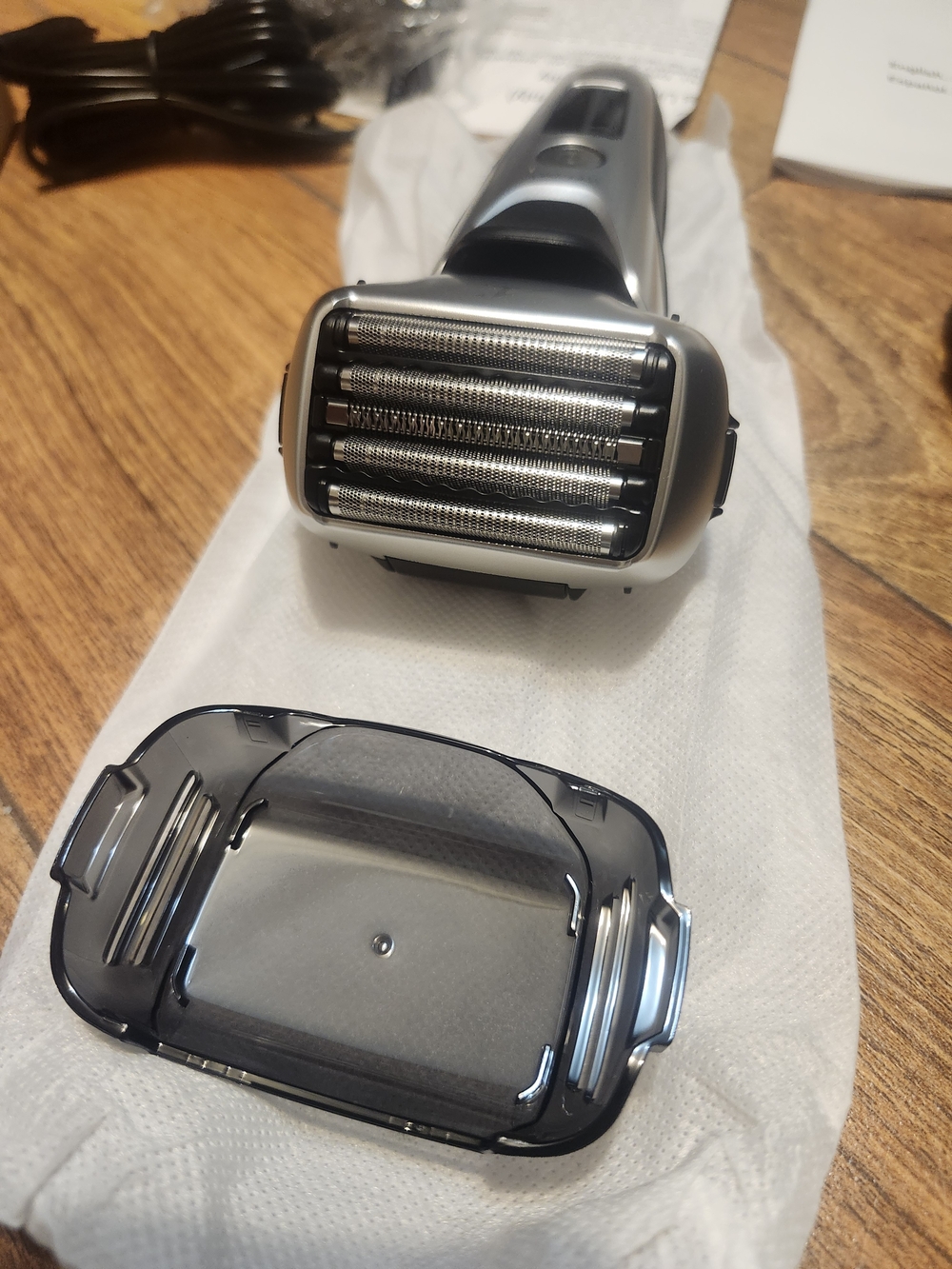 Panasonic Silver Rechargeable Foil Shaver with Travel Case - Picture 2 of 4